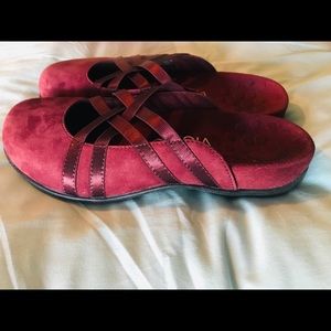 Vionic slip on shoes - maroon